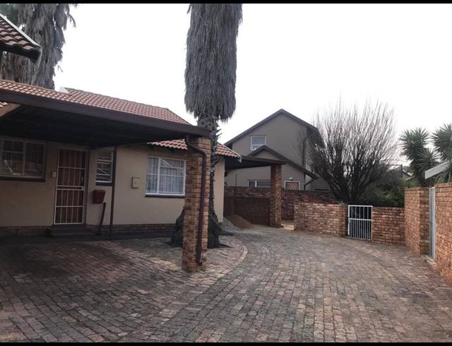 2 BEDROOM SIMPLEX RENTED IN BONAERO PARK